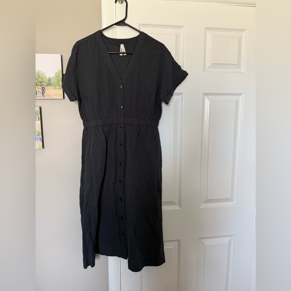 Pact Clothing. Coastal Double Gauze Short Sleeve dress. Black. M.